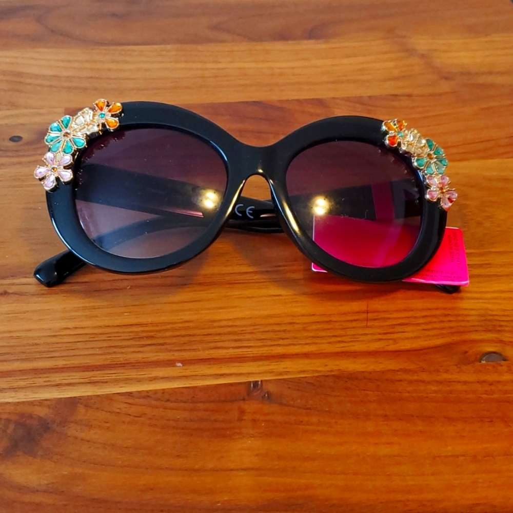 NWT Betsey Johnson floral sunglasses